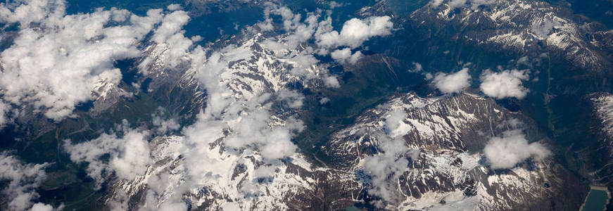 欧洲瑞士阿尔卑斯山的鸟瞰图