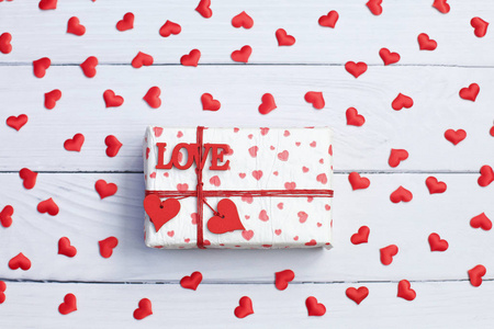 情人节概念与心脏和礼品盒