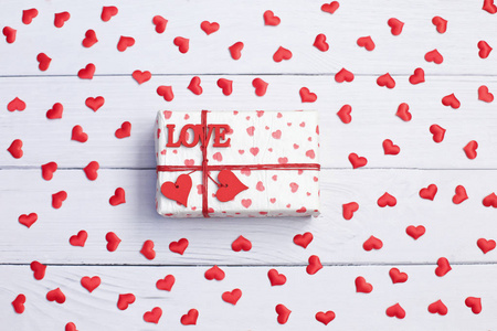 情人节概念与心脏和礼品盒