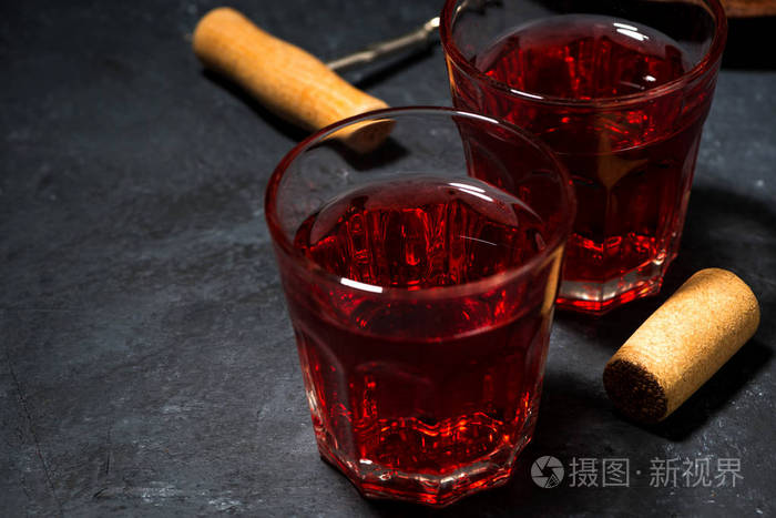 葡萄酒红色褪色后图片图片