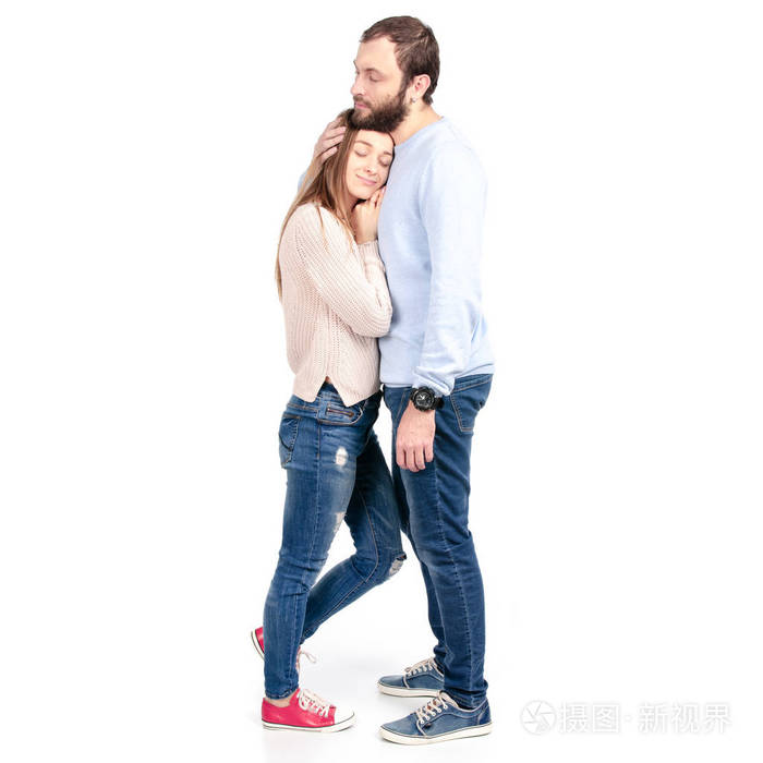 美丽的年轻男女拥抱温柔