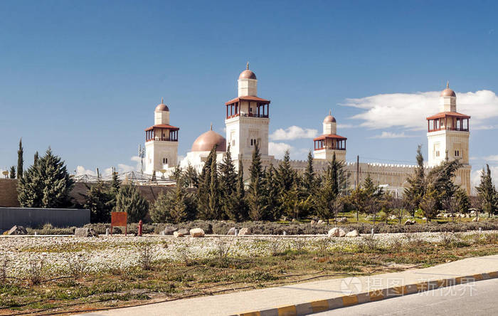 阿尔胡塞尼清真寺在安曼约旦首都,阳光明媚的一天.