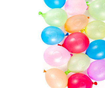五颜六色的水气球隔离在白色上