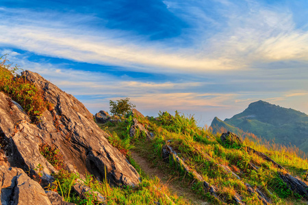 泰国道坪山日落景观图片