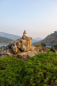 禅岩塔在海上花费了早晨的日出时间。 自然风景摄影