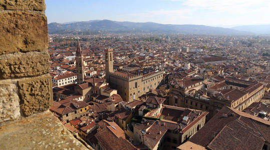 意大利佛罗伦萨的城市景观和托斯卡纳以外的山丘