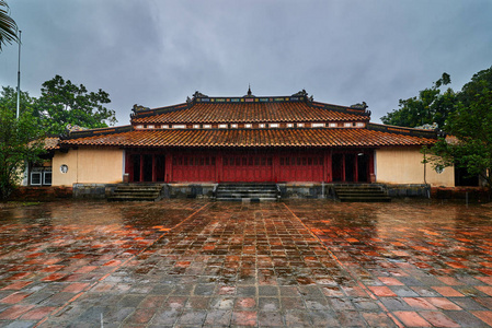 越南皇后的国家公园明莽皇墓是联合国教科文组织在雨天的世界遗产