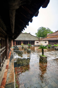 越南皇后的国家公园明莽皇墓是联合国教科文组织在雨天的世界遗产
