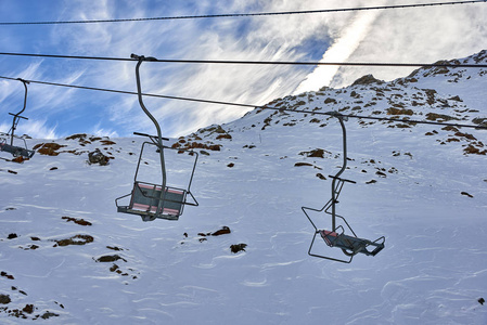 滑雪场滑雪者，意大利阿尔卑斯山滑雪场滑雪场滑雪者，晴天在意大利瓦尔塞纳莱斯冰川上滑雪者