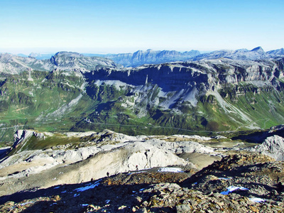 巨大的高山高原和瑞士乌里格拉特恩州的顶部