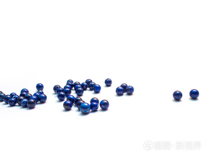 白色背景上的天然青金石照片 正版商用图片16sqiw 摄图新视界 白色背景上的天然青金石照片 正版商用图片16sqiw 摄图新视界
