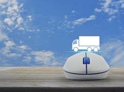 卡车平板图标，无线电脑鼠标，木制桌子，蓝天，白云，商务运输，在线概念