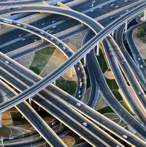 高速公路立交城市景观交通桥梁物流道路和车道十字路口迪拜阿拉伯联合酋长国