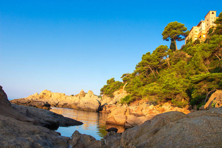 西班牙加泰罗尼亚布拉瓦海岸的海洋景观