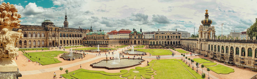 德累斯顿德国2017年8月4日Zwinger晚期德国巴洛克成立于18世纪初。 四座宏伟的宫殿建筑群