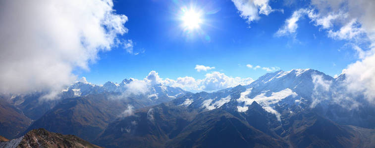 主要高加索山脉的全景