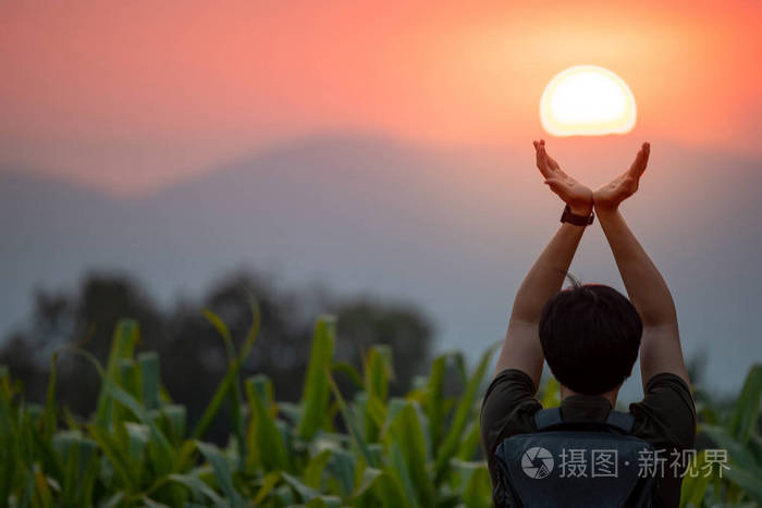 早晨起来拥抱太阳图片