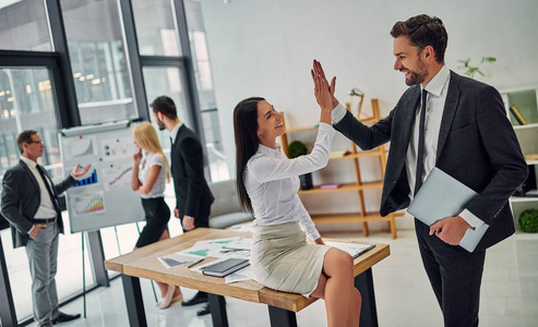 办公室上班族图片-办公室上班族素材-办公室上班族插画-摄图新视界