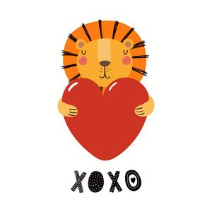 手绘情人节卡片与可爱有趣的狮子抱心和文字xoxo孤立在白色背景。 矢量图。 斯堪的纳维亚风格的平面设计。 儿童问题