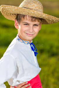 穿着乌克兰传统服装的可爱孩子