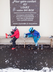 儿童脱滑雪靴