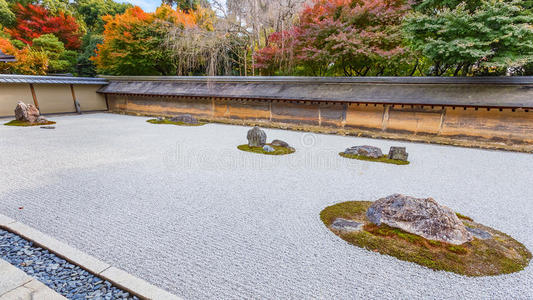 京都龙井寺的禅岩