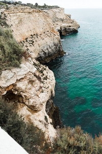 葡萄牙拉各斯阿尔加维大西洋沿岸的岩石悬崖
