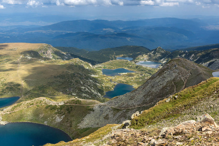 令人惊叹的保加利亚七个莱拉湖的全景