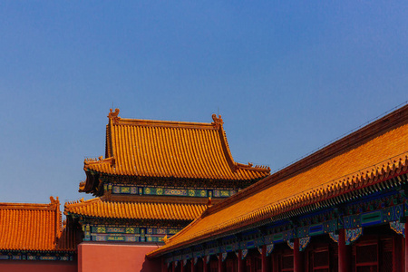 北京紫禁城蓝天黄屋瓦的中国传统建筑观