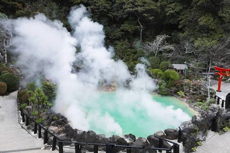 乌米吉戈库海地狱碧水。 位于日本北田八大温泉之一