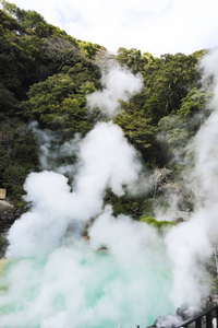 乌米吉戈库海地狱碧水。 位于日本北田八大温泉之一