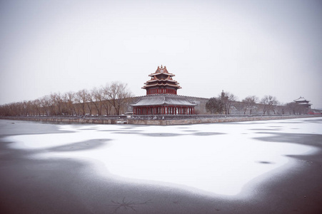 参观炮塔在故宫博物院，也被称为紫禁城在北京，中国，2017年2月21日。