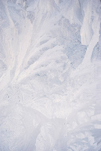 窗户上霜冻纹理的水平拍摄。 冰面