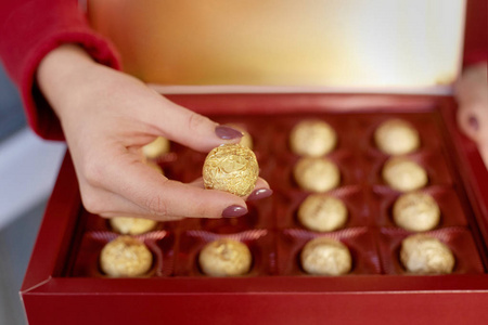 巧克力礼物图片-巧克力礼物素材-巧克力礼物插画-摄图新视界