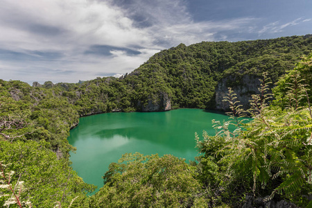 翠湖火山KohMaeko岛观点在穆科和泰国国家公园苏拉特萨伊兰