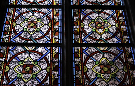 神圣教会宗教和基督教的彩色玻璃窗