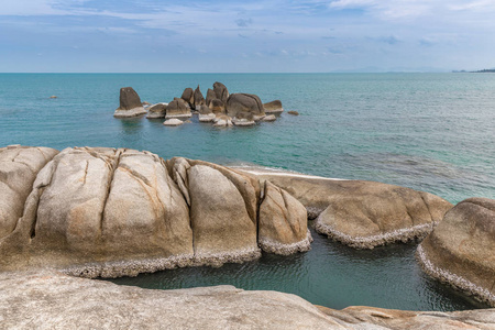 hin ta 和 hin yai 岩石和蔚蓝的大海。一个著名的地方祖母和祖父在苏梅岛, 泰国