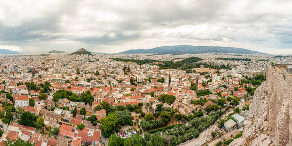 希腊雅典2013年6月12日从雅典卫城山俯瞰希腊首都雅典的全景
