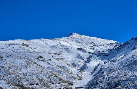 内华达山脉雪山滑雪胜地，西班牙格拉纳达