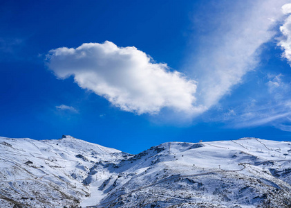 内华达山脉雪山滑雪胜地，西班牙格拉纳达