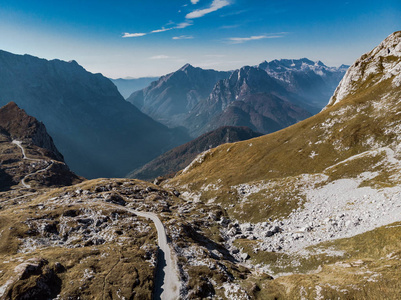 曼加特过高山路的鸟瞰图。