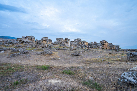 希拉波利斯废墟古城帕穆卡勒土耳其。