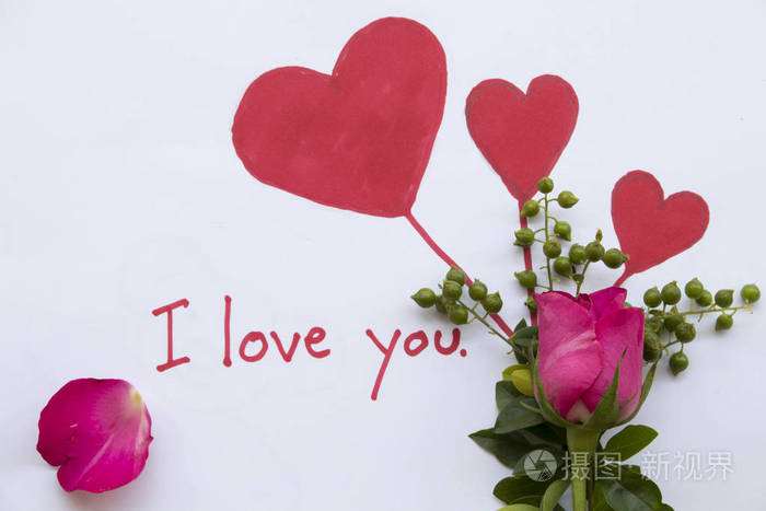 我爱你留言卡上的字迹上面画着红色的心和粉红色的玫瑰花在情人节特别
