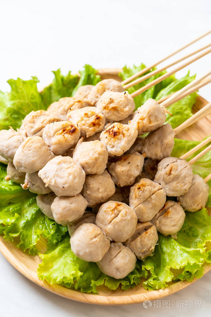 烤猪肉丸子配甜辣酱