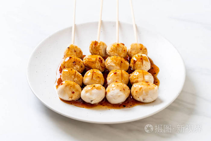 烤猪肉丸子配甜辣酱