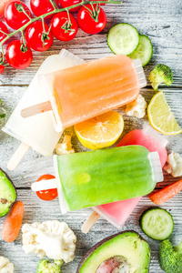 时尚纯素食品,蔬菜冰淇淋冰棒,鳄梨,黄瓜,番茄,甜菜,胡萝卜,西兰花