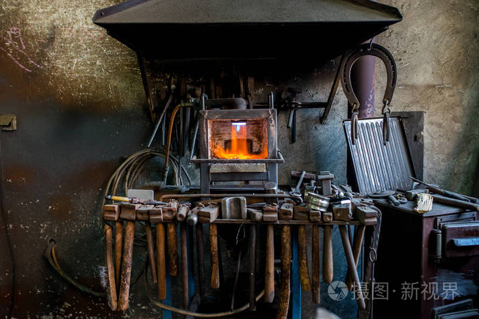 室内的老铁匠作坊