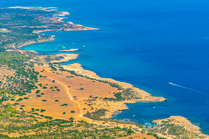 塞普鲁阿卡马斯半岛蓝色泻湖和其他海湾的鸟瞰图