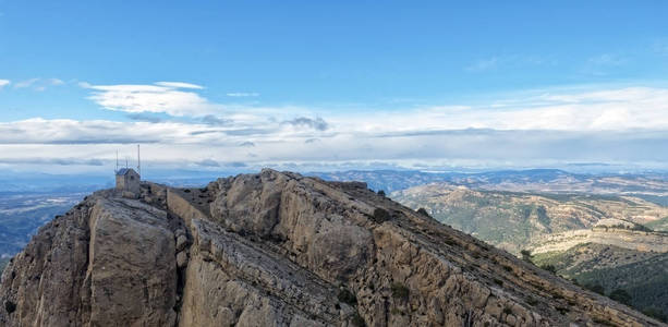 从西班牙卡斯特隆的佩纳戈罗萨峰上的景色