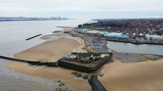 英国瓦拉西镇海滨地区纽布莱顿的空中无人机景观